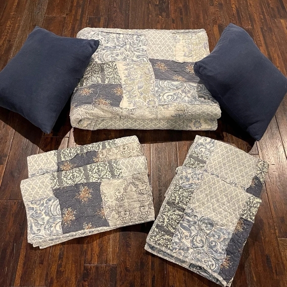 Bedding Pottery Barn King Quilt Set W Euro And Kings Shams And 2 Down